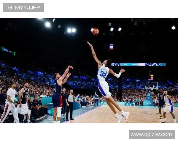 文班亚马首场比赛表现惊艳5次盖帽加隔扣字母哥引发热烈讨论